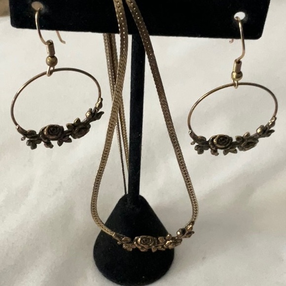 Matching Floral Earrings and Necklace - Picture 1 of 4